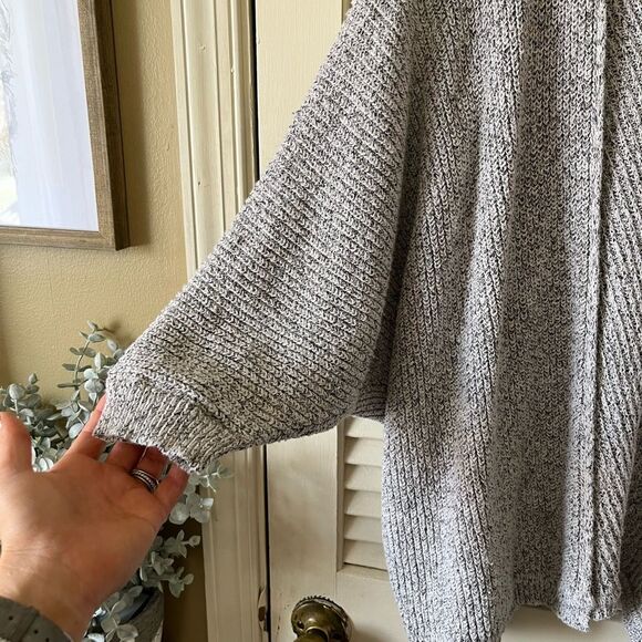 ATMOSPHERE || Womans Grey Cardigan - Picture 6 of 6